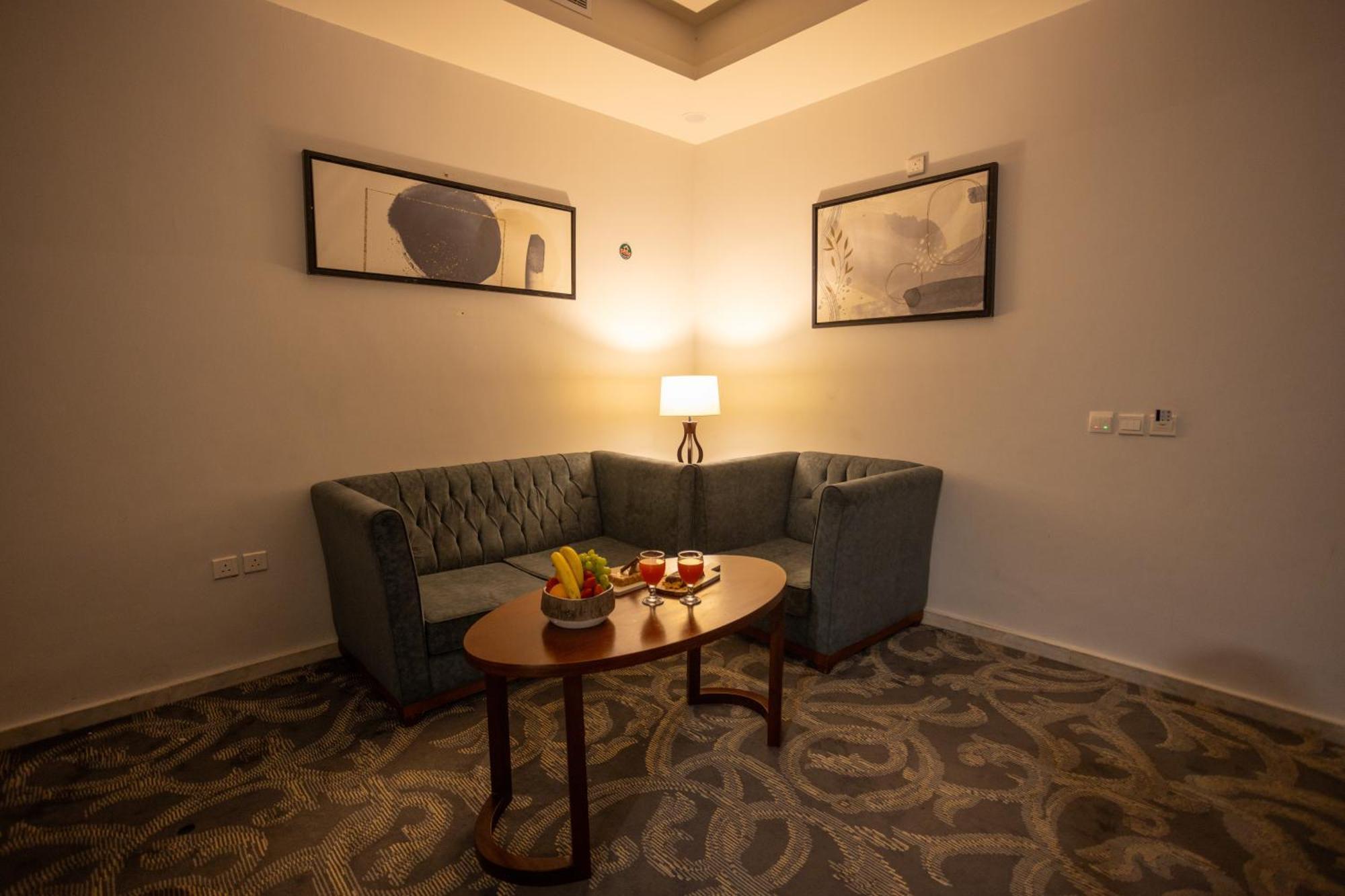Laten Suites Andalus Mall Djedda Buitenkant foto